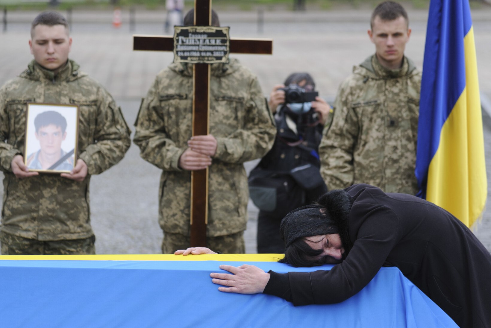 BLOGI | RÄIGED SÕJAKURITEOD: Vene armee piinas Ukraina naissõdureid. Butšas langes vähemalt 25 naist vägistamise ohvriks. USA kehtestab Putini tütardele sanktsioonid