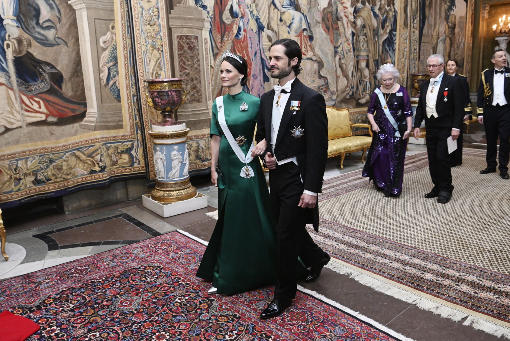 VIDEO | Rootsi kuningliku pere daamid said üle aastate oma diadeeme tuulutada