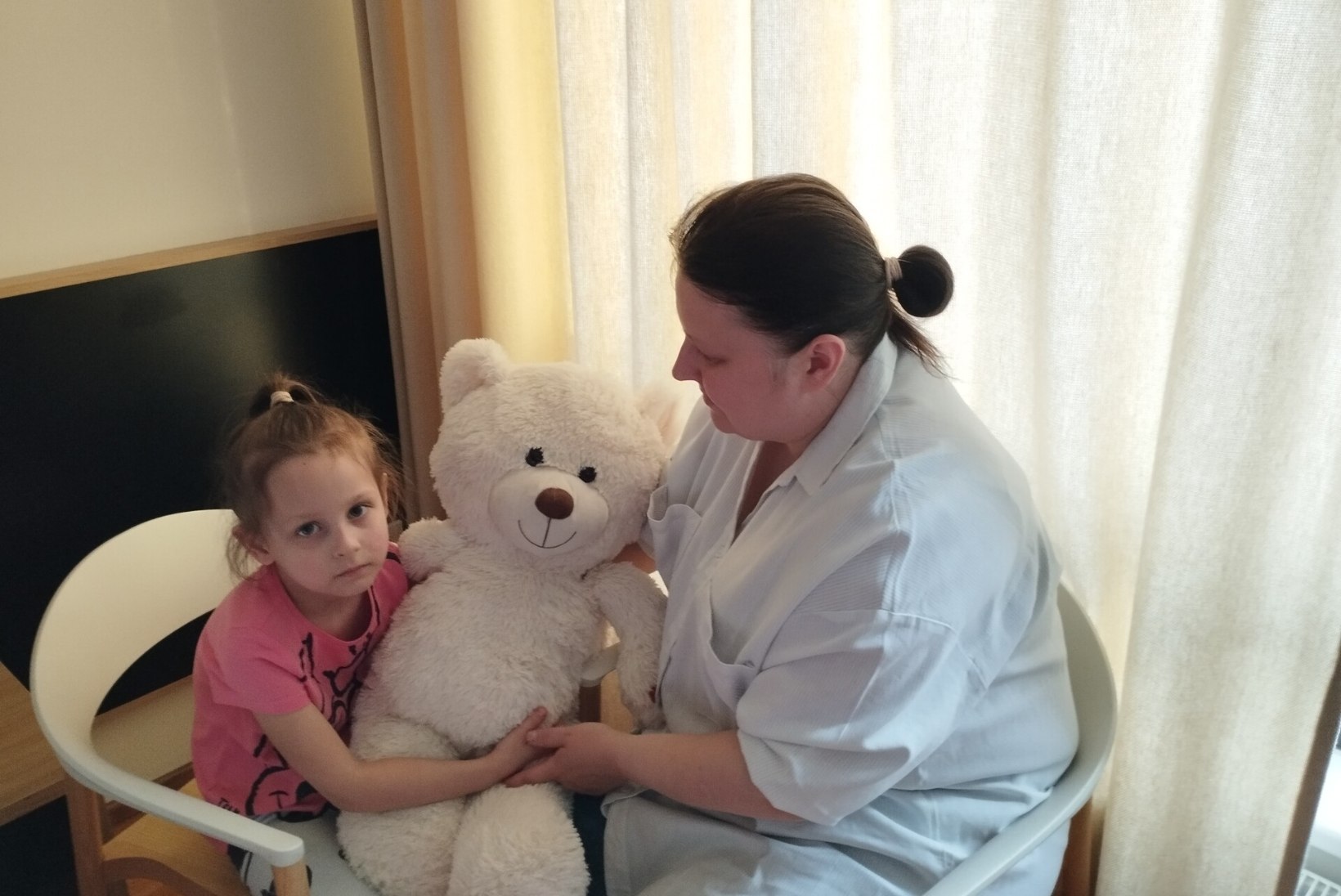 „MEIE LINNAST SAI SURNUAED.“ Mariupolist pärit õdede ja nende pisikeste laste valus teekond läbi Venemaa Tartusse