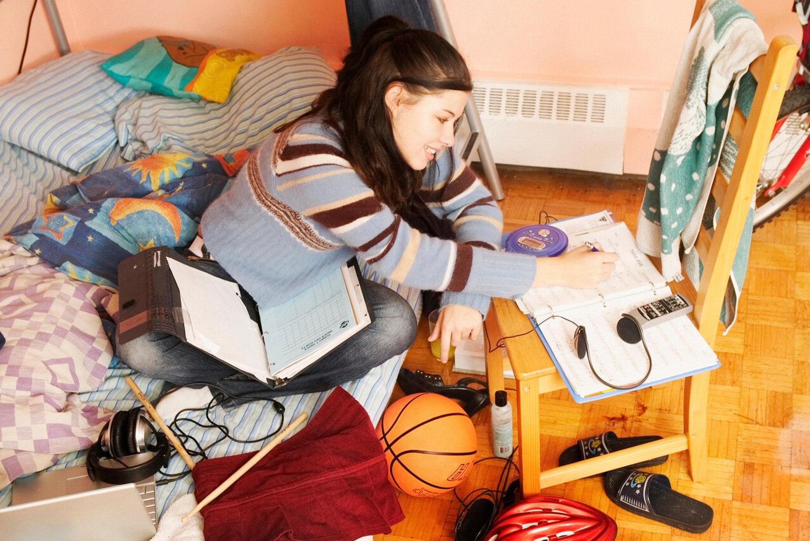 RIIDED JA TOIT SEGAMINI! Kuidas teismeline oma tuba kraamima saada? Kaks koristuseksperti jagavad oma nippe!