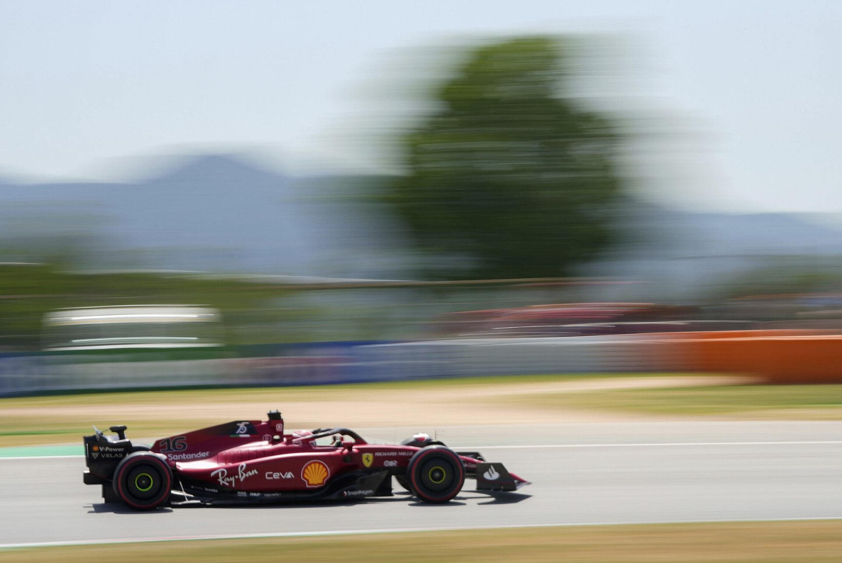 Verstappen võitis dramaatilise Hispaania GP ning tõusis üldliidriks, Leclerc katkestas esikohalt