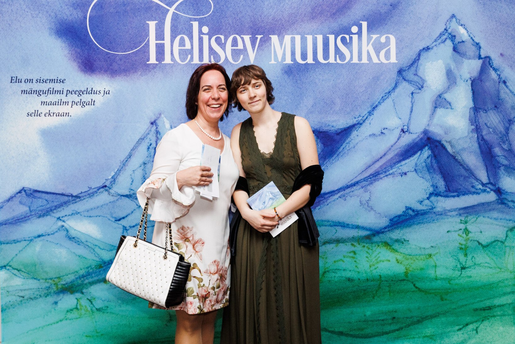 FOTOUUDIS | Rõõmsameelne Mailis Reps käis Urmas Sõõrumaa juubelipeol koos tütrega