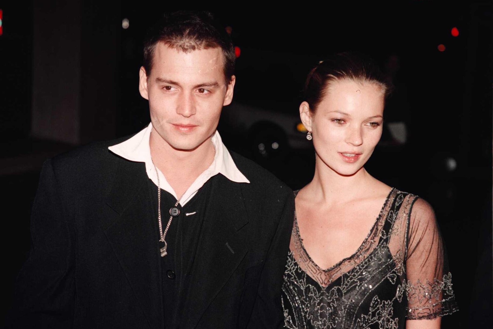 VIDEO | Kate Moss kinnitab, et Johnny Depp ei lükanud teda trepist alla