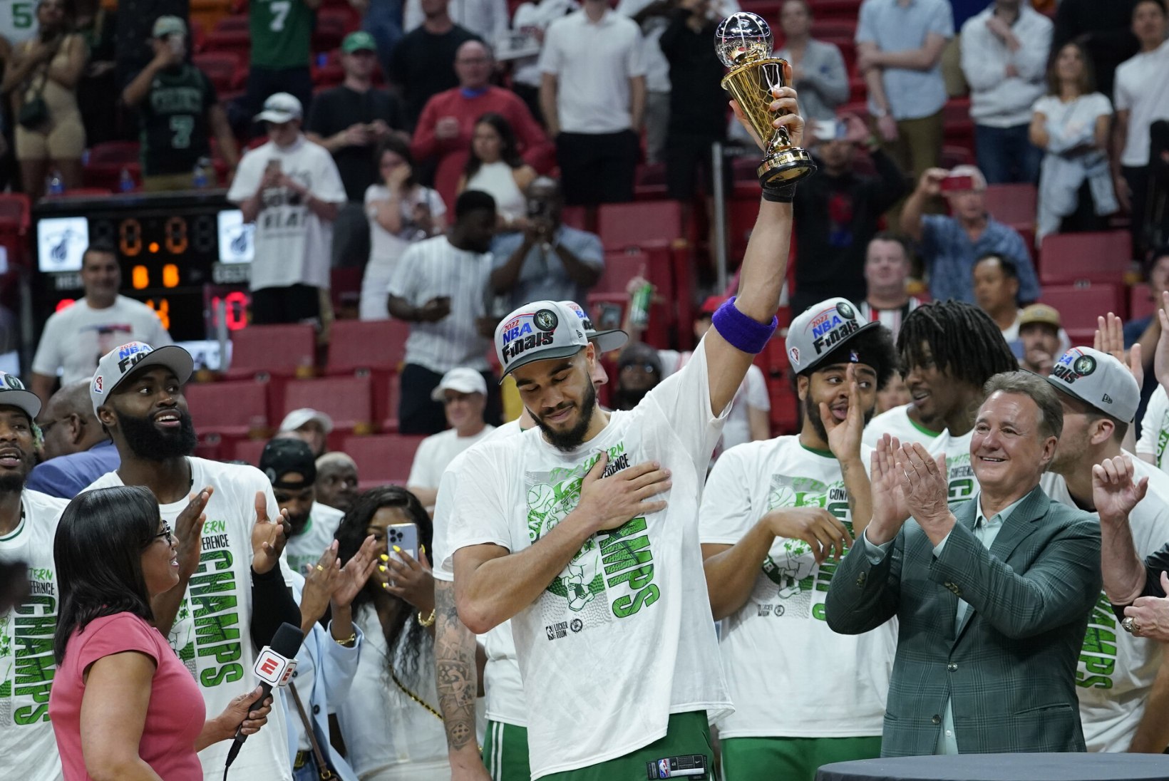 IMELINE ÜMBERSÜND! Pehmed noored, väeti vanameister ja uustulnukast treener – kas hooaega kohutavalt alustanud Celtics võidab üllatuslikult NBA tiitli?