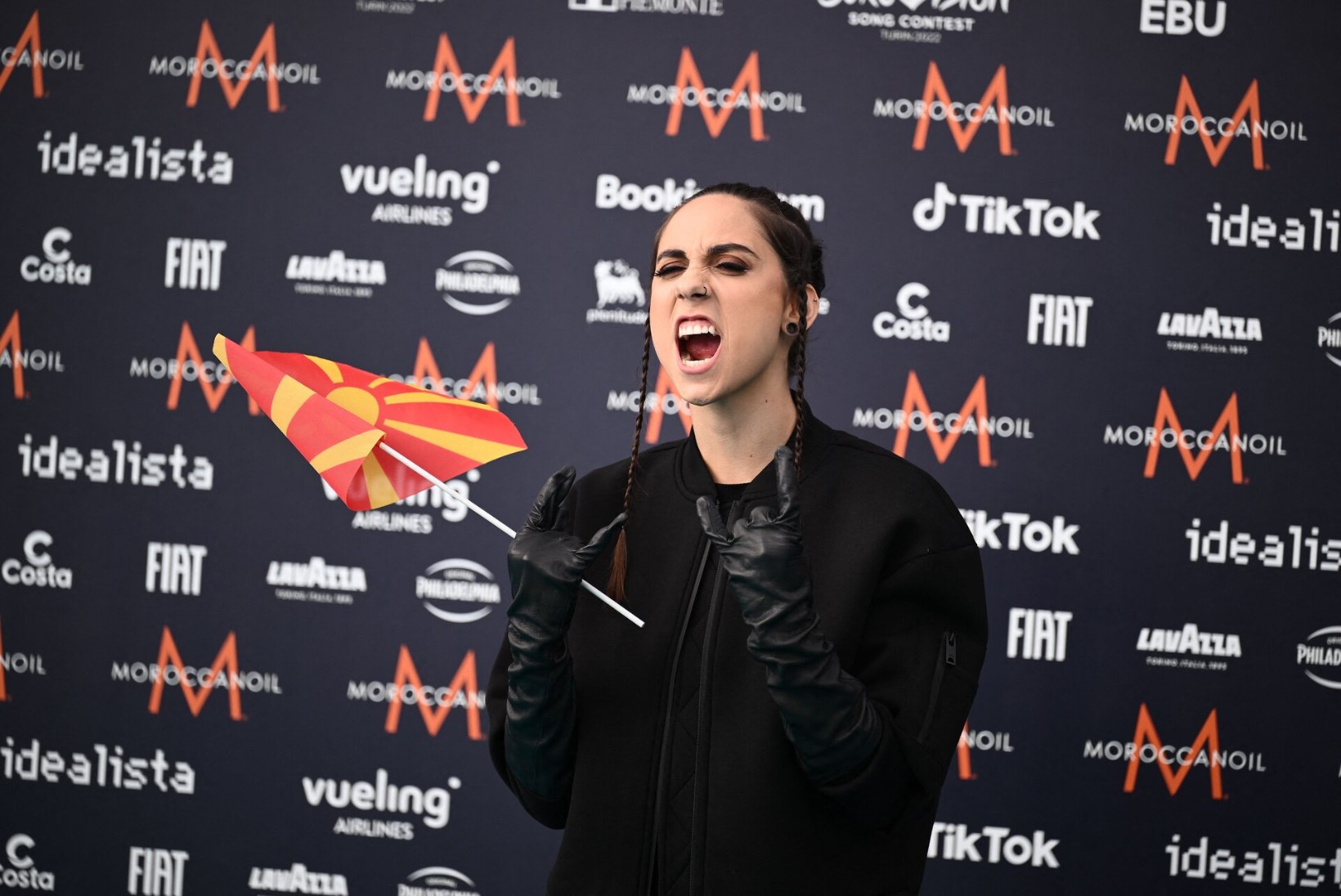 VIDEO | DISKLAHV TULEKUL? Lauljatar rüvetas Eurovisionil oma riigi lippu
