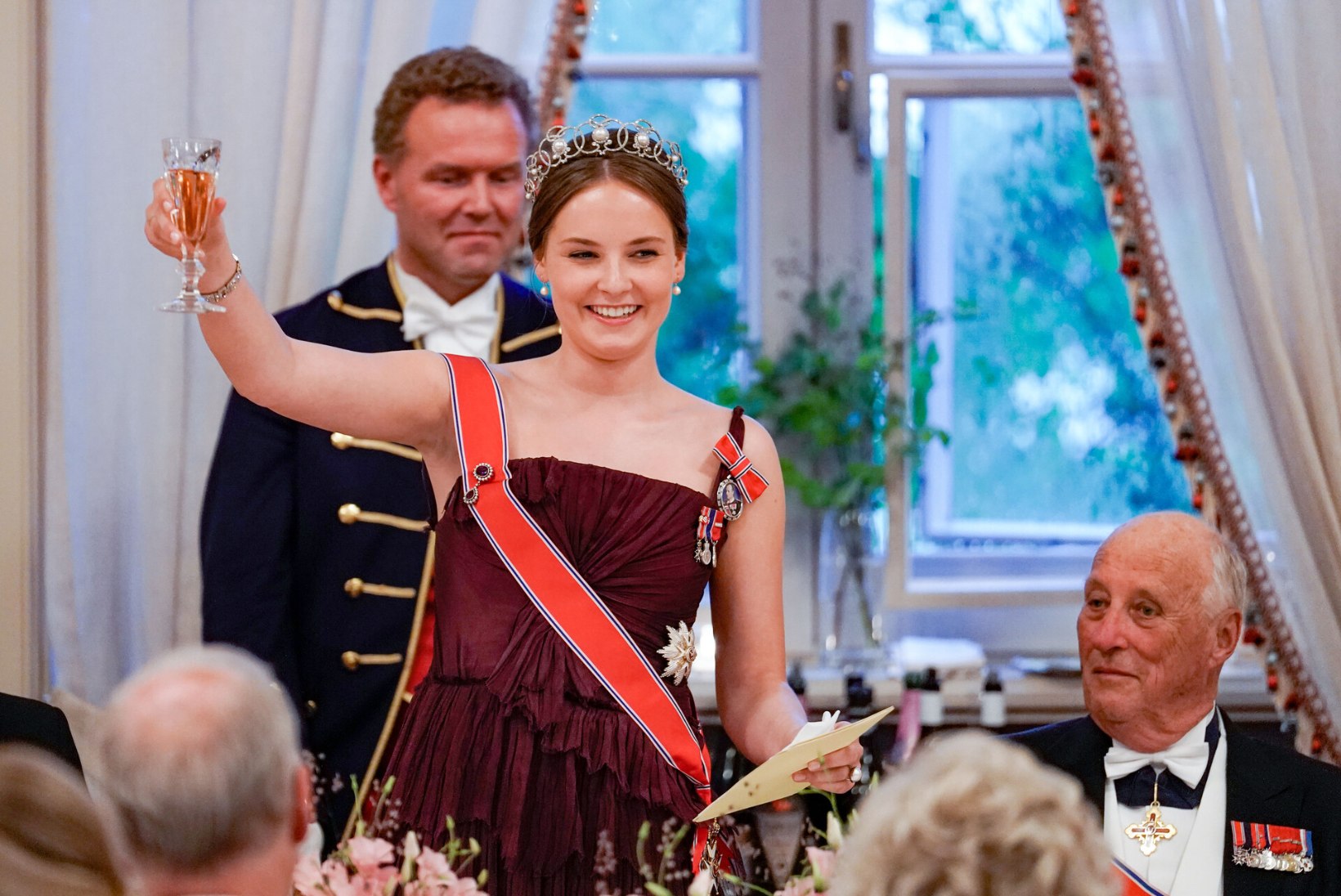 PRINTSESSIDE ILUDUSVÕISTLUS! Tulevase Norra kuninganna 18. sünnipäeva tähistati uhke peoga