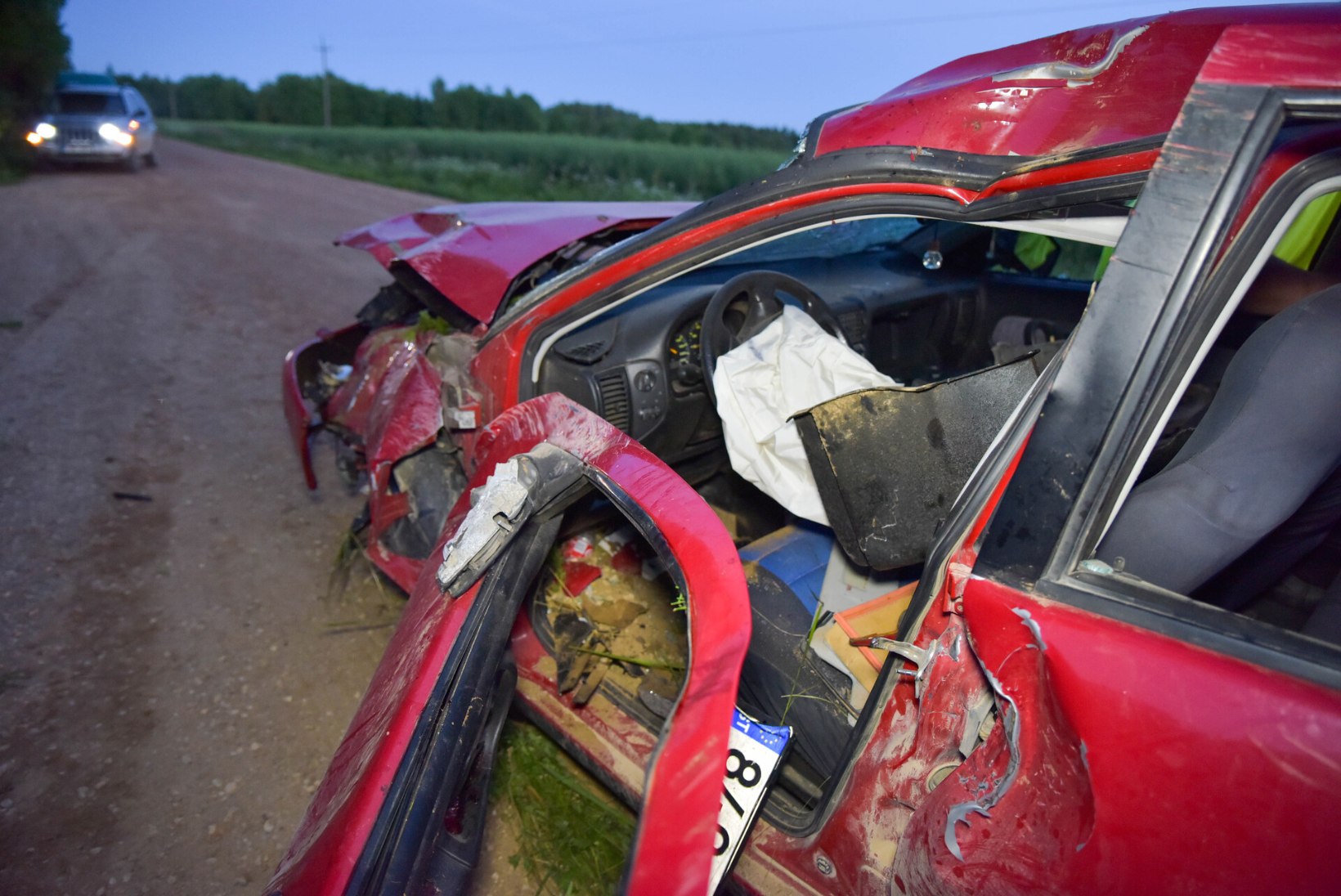FOTOD | Viljandimaal hukkus raskes liiklusõnnetuses turvarihmaga kinnitamata 40aastane mees