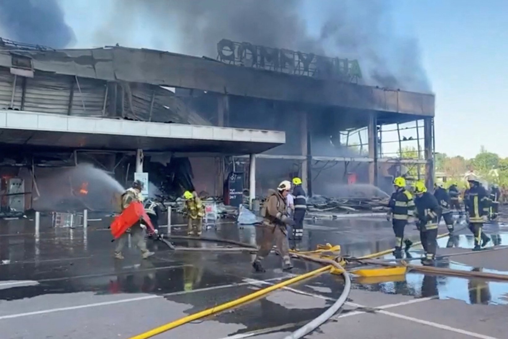 BLOGI | Krementšukis tabas venelaste rakett kaubanduskeskust tappes üle 50 inimese. Ukraina president: see on üks julmemaid terroriakte Euroopa ajaloos