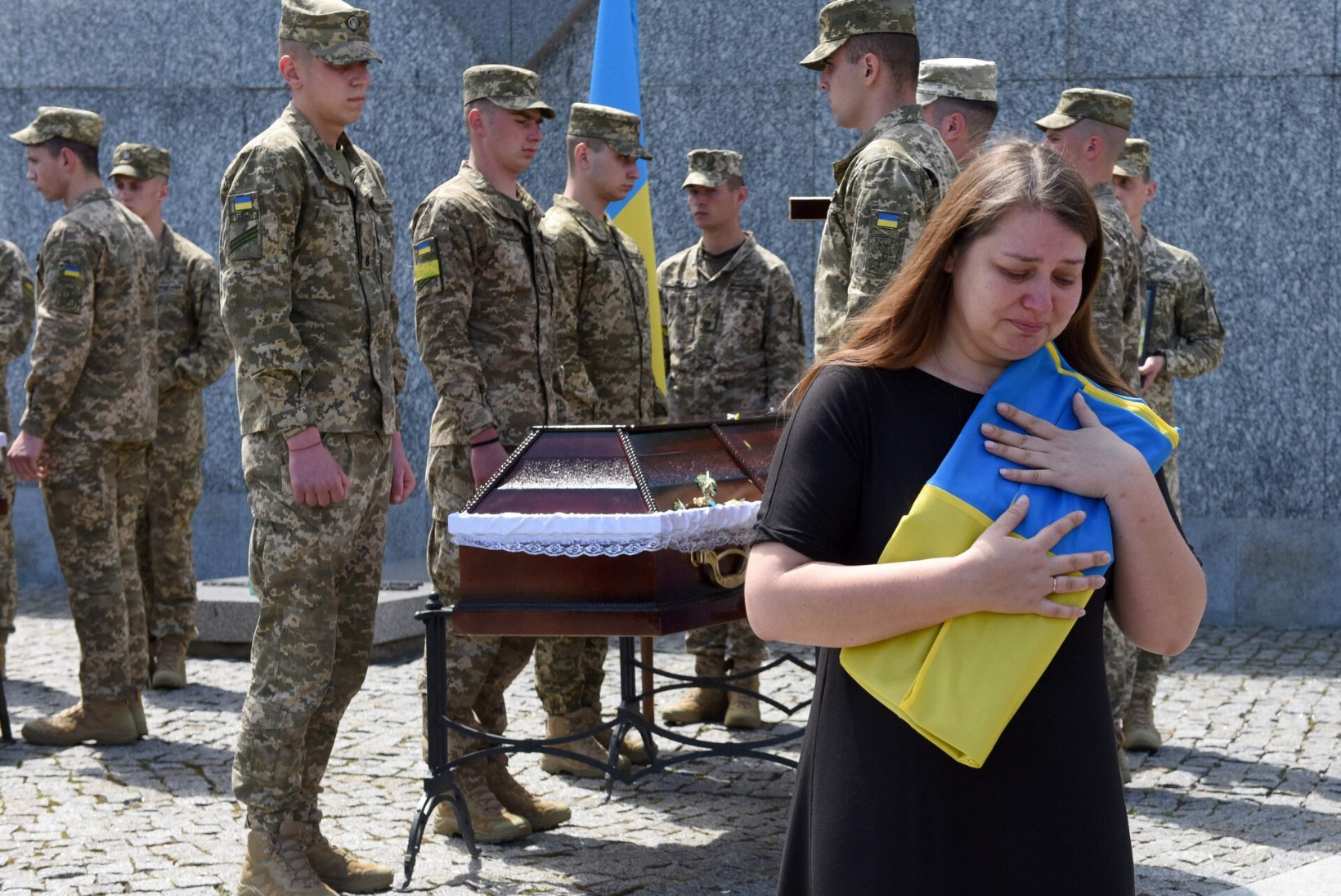 BLOGI | Krementšukis tabas venelaste rakett kaubanduskeskust tappes üle 50 inimese. Ukraina president: see on üks julmemaid terroriakte Euroopa ajaloos