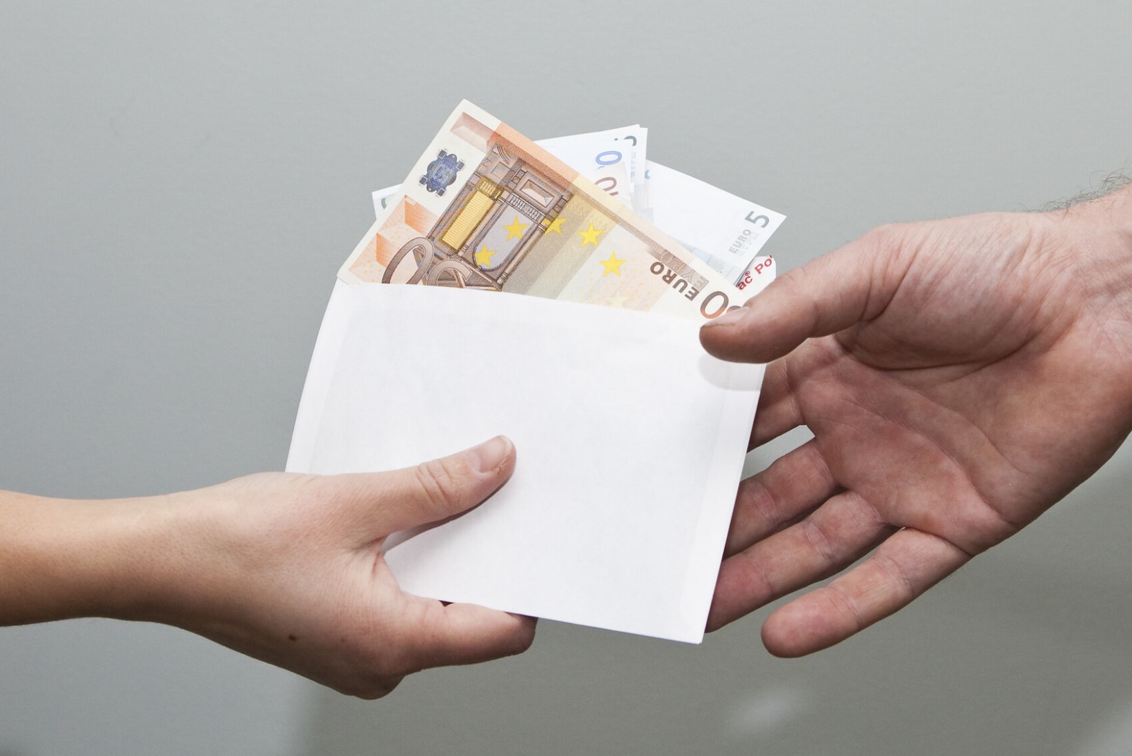 Avastatud ümbrikupalk: maksuamet nõuab viis miljonit eurot makse juurde
