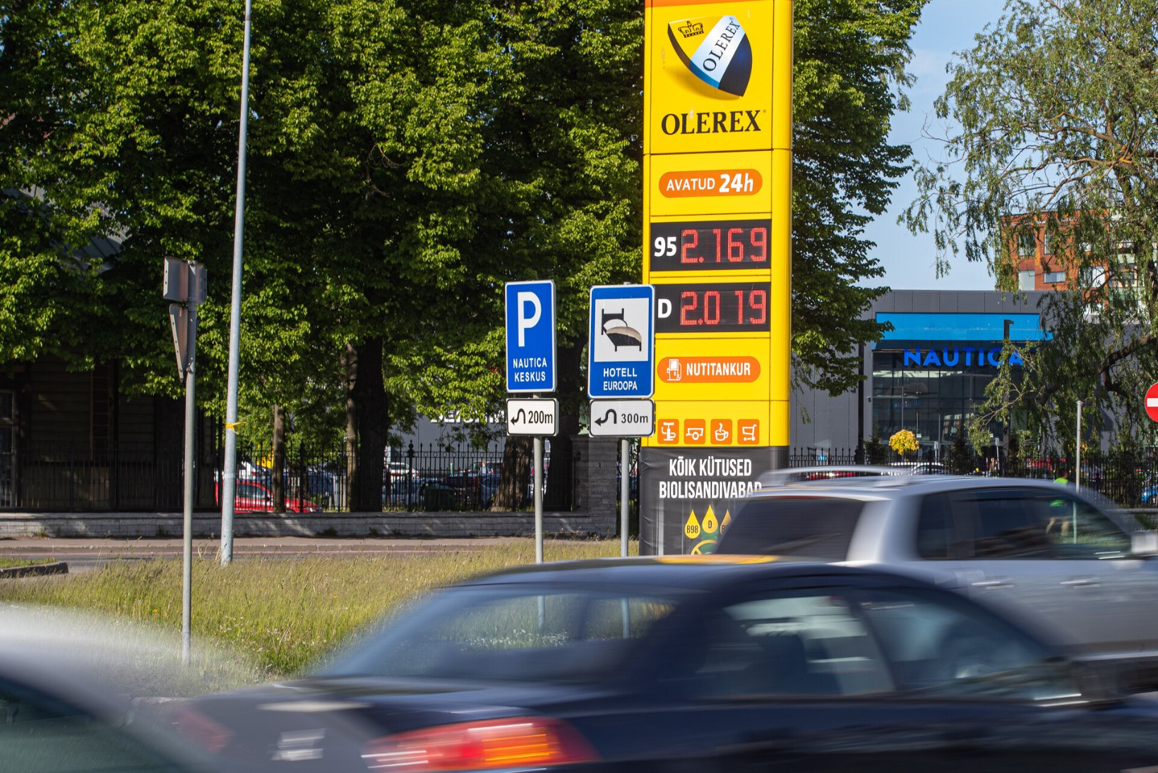 Kõrgenenud kütusehind seab inimesed fakti ette – maksa ogaraks või ära sõida üldse!