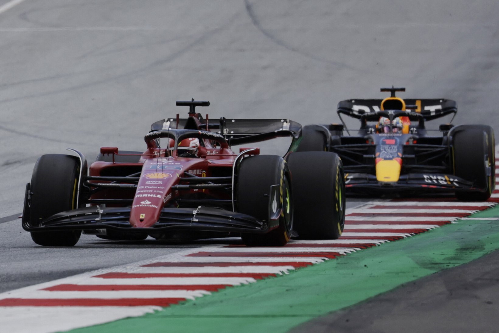 Leclerc säras, Sainz kärssas – Ferrari lasi Austrias kaksikvõidu käest