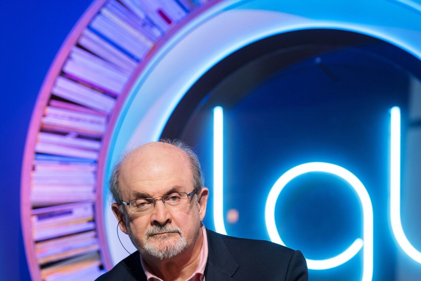 Kirjanik Salman Rushdie't rünnati loengu eel