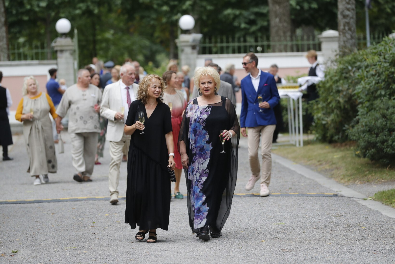 FOTOD | Vaata, kes olid kohal! President võõrustas roosiaias prominentseid külalisi
