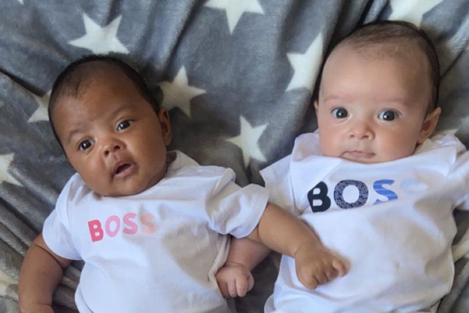 HARUKORDNE: Briti naine sünnitas eri värvi kaksikud