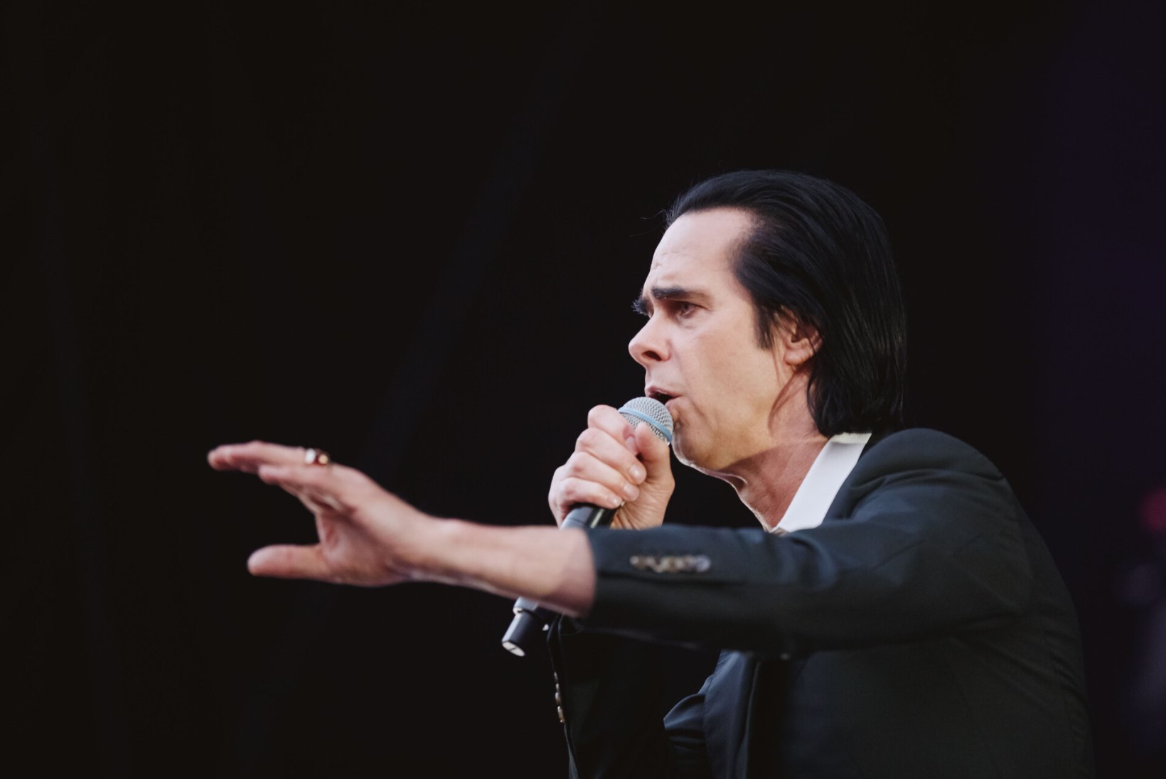 Nick Cave kinnitas oma Haapsalu kontserdi külalisesinejaks Eesti ühe omapärasema häälematerjaliga lauljatari