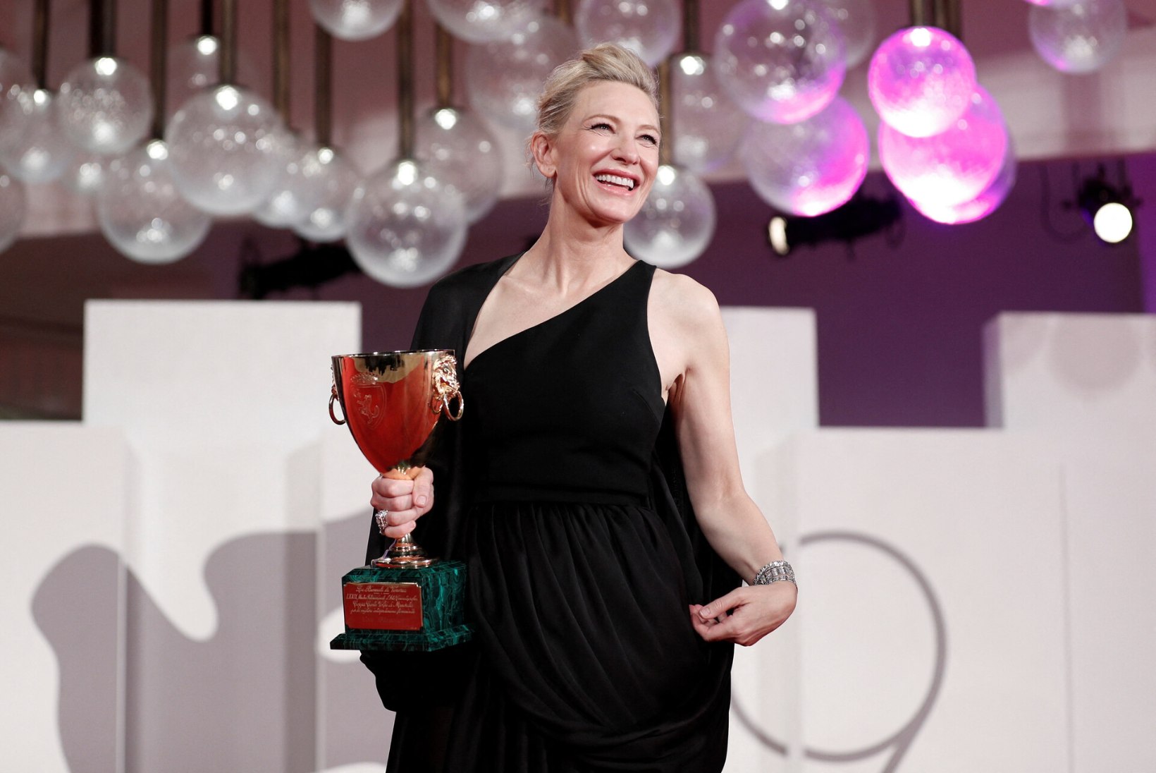 VIDEO | Veneetsia filmifestivalil võidutsesid Cate Blanchett ja Colin Farrell