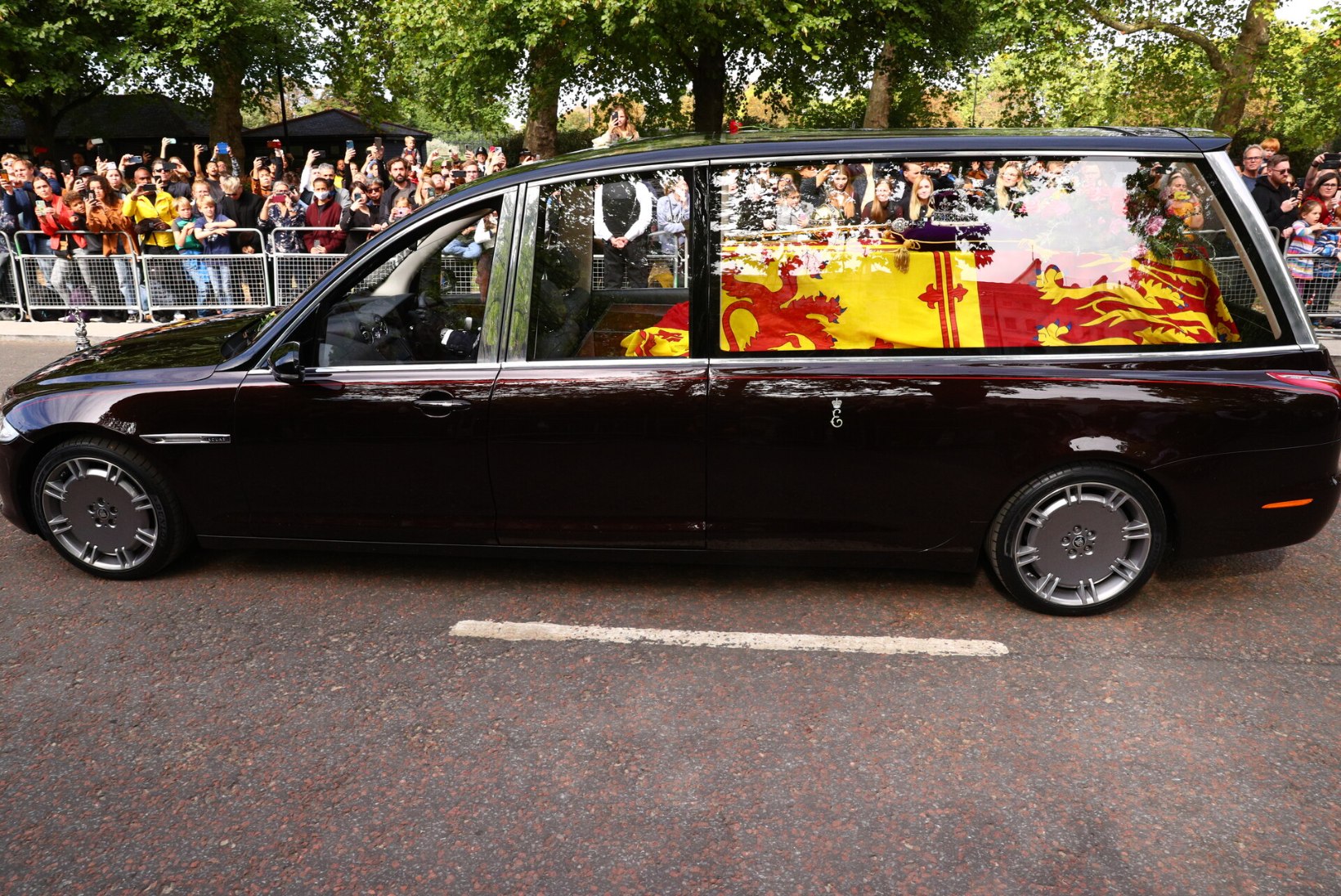 BLOGI JA FOTOD | KUNINGANNA LAHKUS LONDONIST VIIMAST KORDA! Elizabeth II maeti oma kalli abikaasa kõrvale