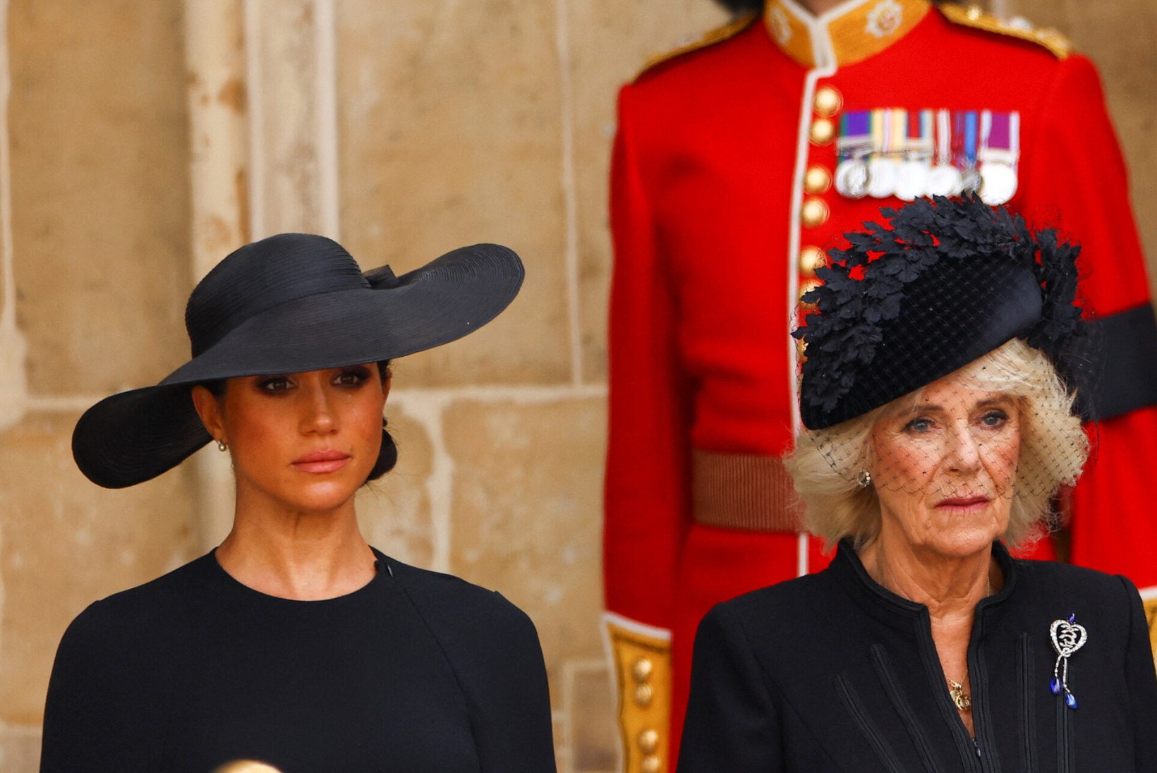 RANGE PROTOKOLL: mida kuningliku perekonna liikmed matusetseremoonial kandsid?