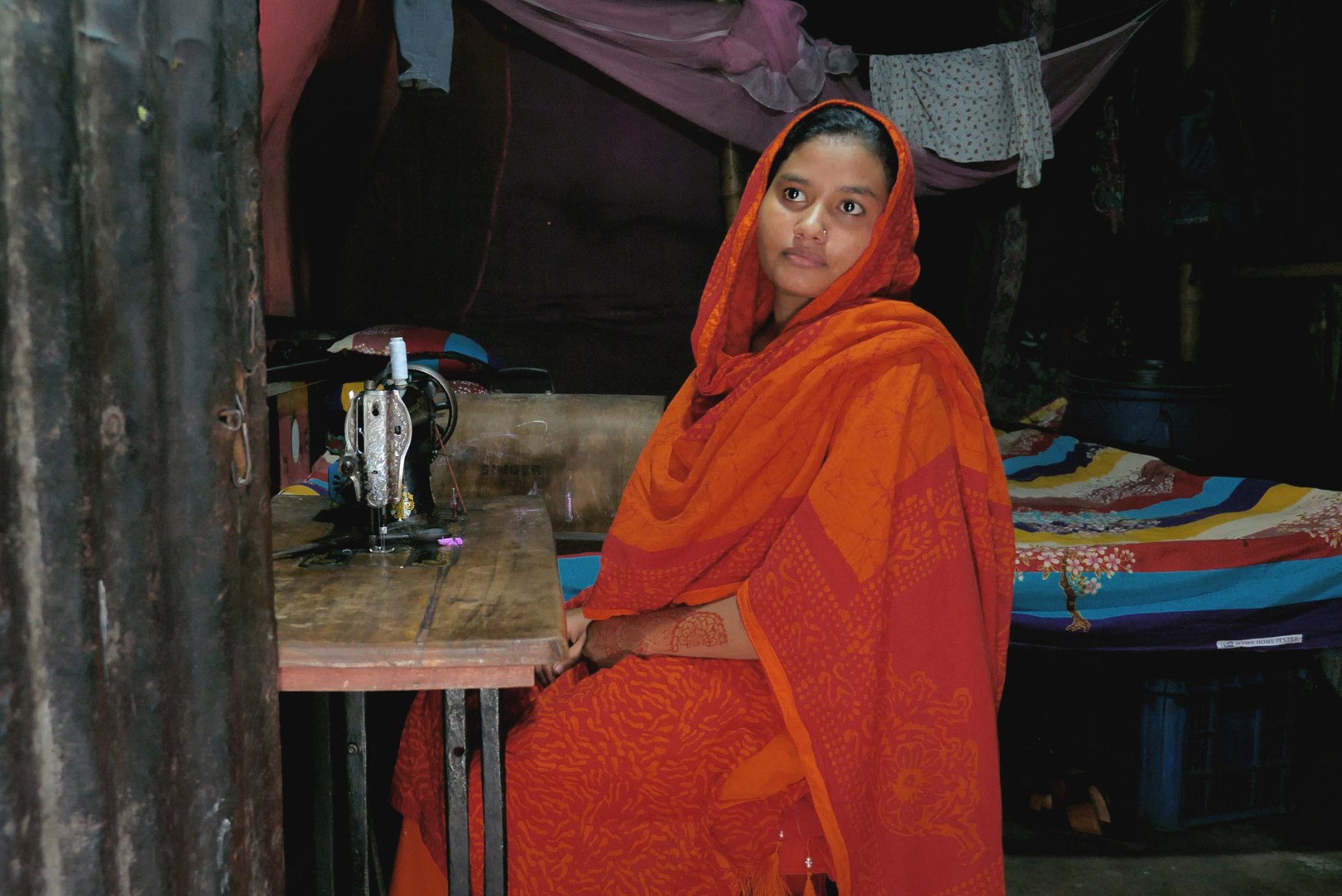 ÕHTULEHT BANGLADESHIS | „VAESTEL POLE UNISTUSI.“ Elu megalinna slummis: üleujutatud põrand, tulekeeled koduukse taga ja lootusekiir