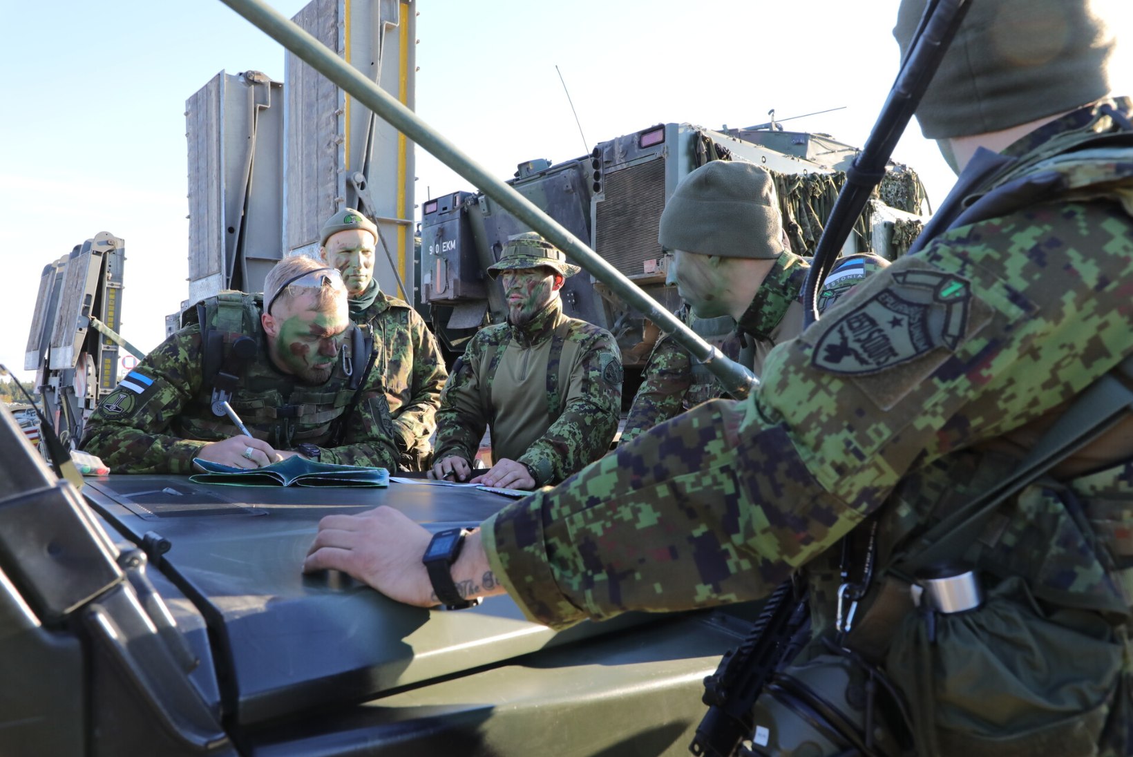 ÕL VIDEO JA FOTOD | 2861 reservväelast kutsuti lisaõppekogunemisele. Pevkur: see ei ole seotud Venemaa mobilisatsiooniga