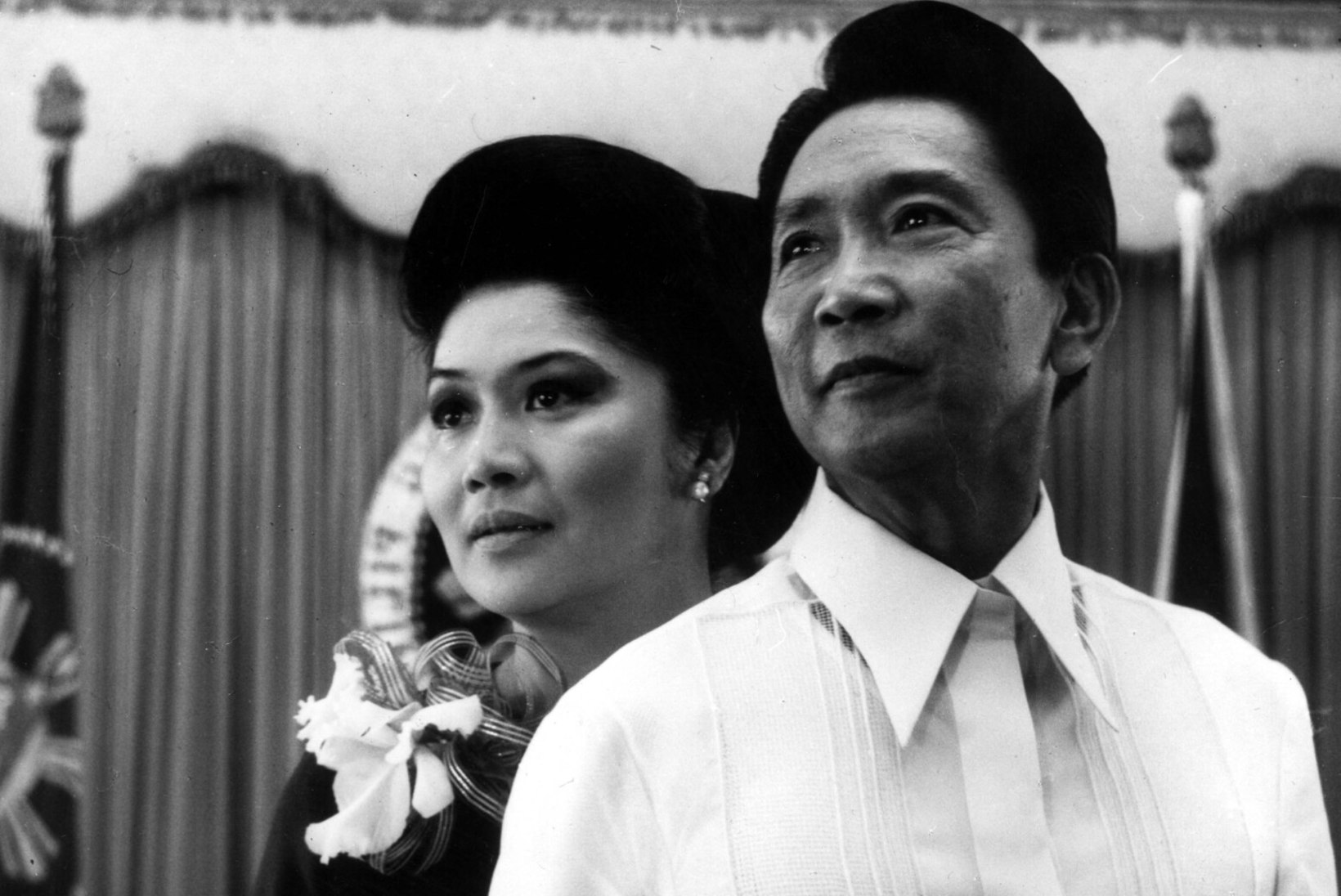 Filipiinide esileedi Imelda Marcos laristas rõõmuga varastatud raha:  pärast riigipööret leiti Manila presidendipaleest kolm tuhat paari kingi
