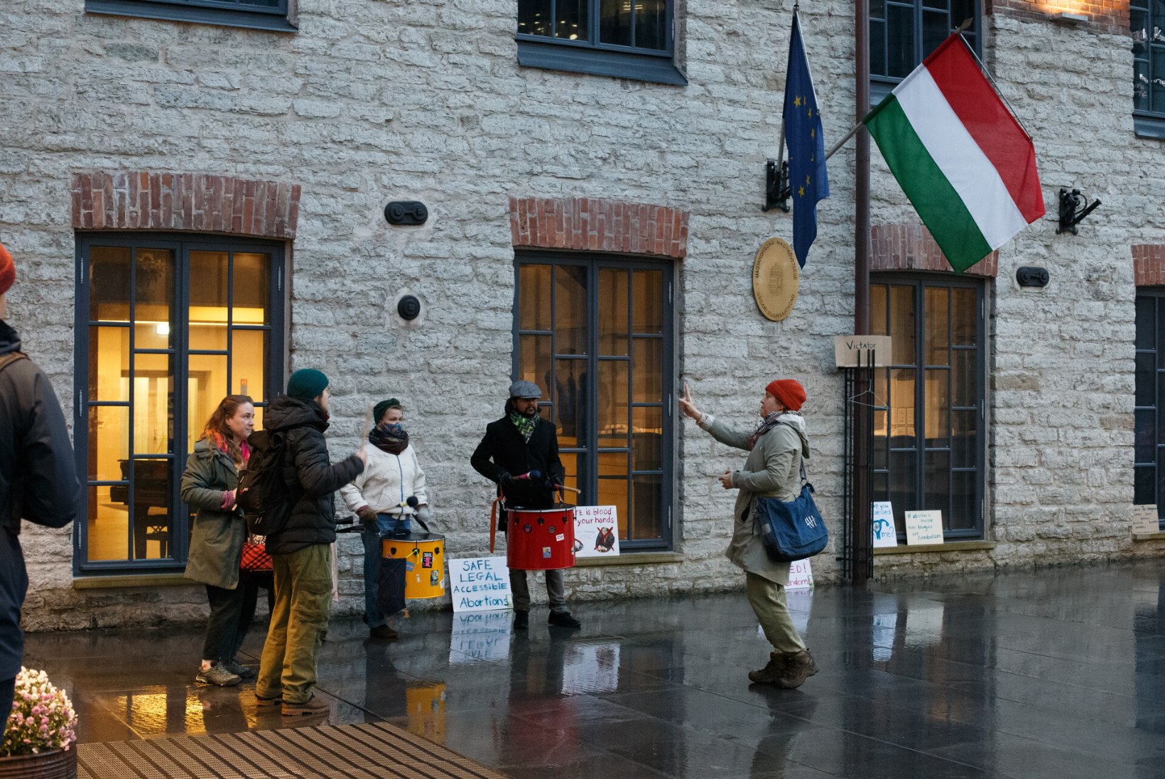GALERII | Ungari saatkonna ees toimus Ungari valitsuse tegevust tauniv meeleavaldus