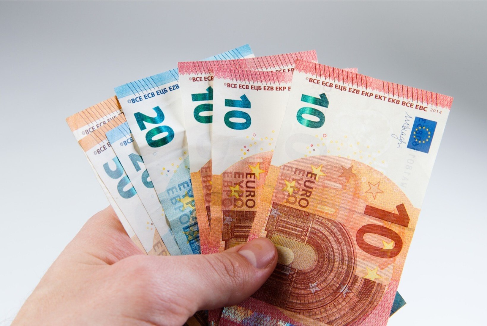 Ametiühingud ja tööandjad  leppisid kokku miinimumpalga tõusu 725 euroni