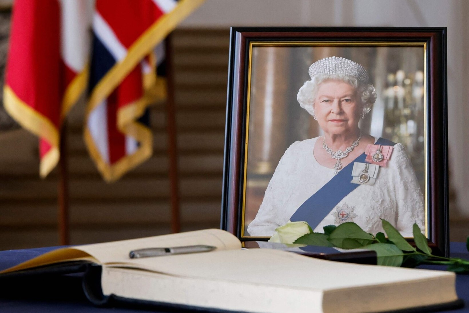ÜLEVAADE | Briti kuulsuste südantlõhestavad järelehüüded kuningannale: „Särav täht, kes ei kustu meie südametes ega hingedes eal.“