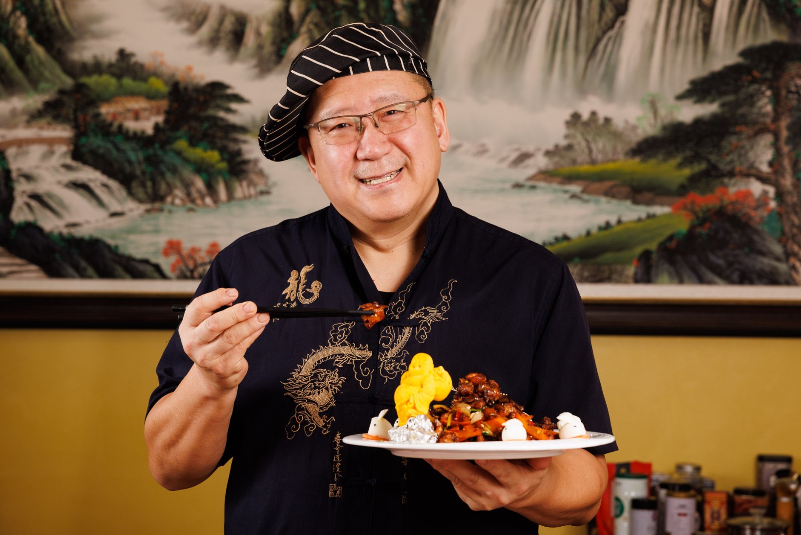 ALGAS JÄNESEAASTA: Restorani Beijing peakokk õpetab sel puhul vürtsikat jänesehautist tegema 