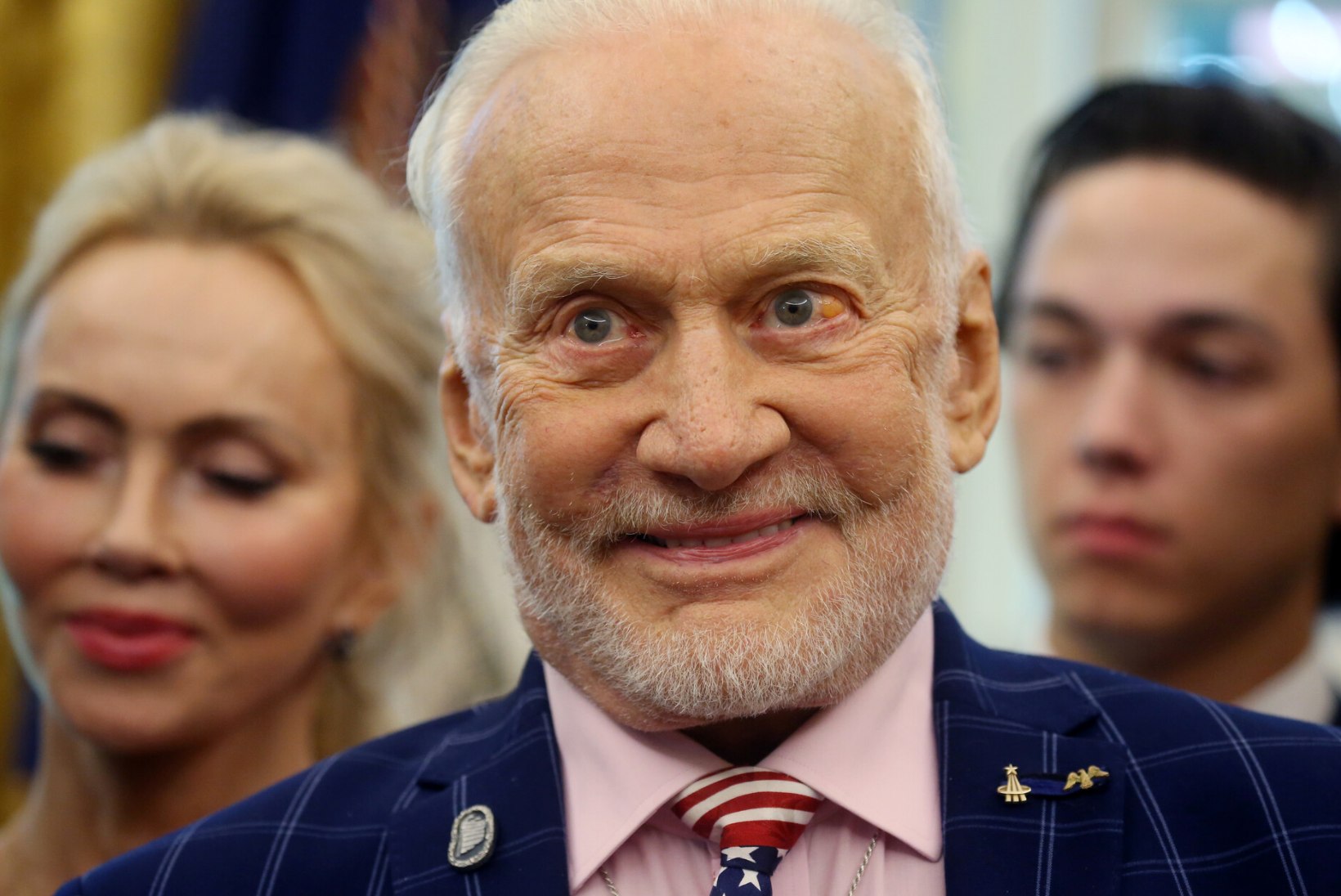 VANUS ON VAID NUMBER! Astronaut Buzz Aldrin võttis 93. sünnipäeval neljanda naise