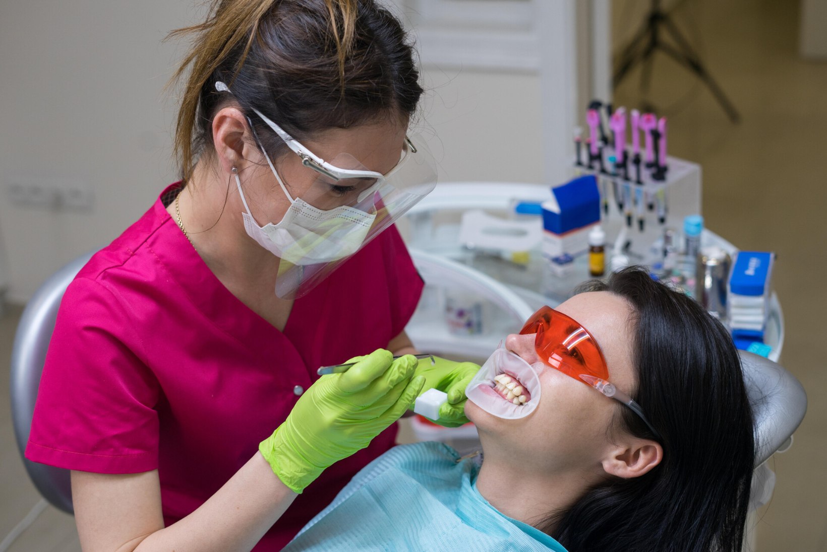 HAMMASTE VALGENDUS ILUSALONGIS?! Suuhügienist: seal puudub ülevaade kliendi hammaste ja igemete olukorrast