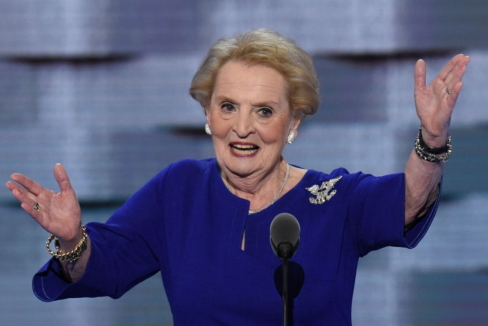 PROSSIDIPLOMAATIA! USA esimene naisvälisminister Madeleine Albright saatis ehetega poliitilisi sõnumeid 