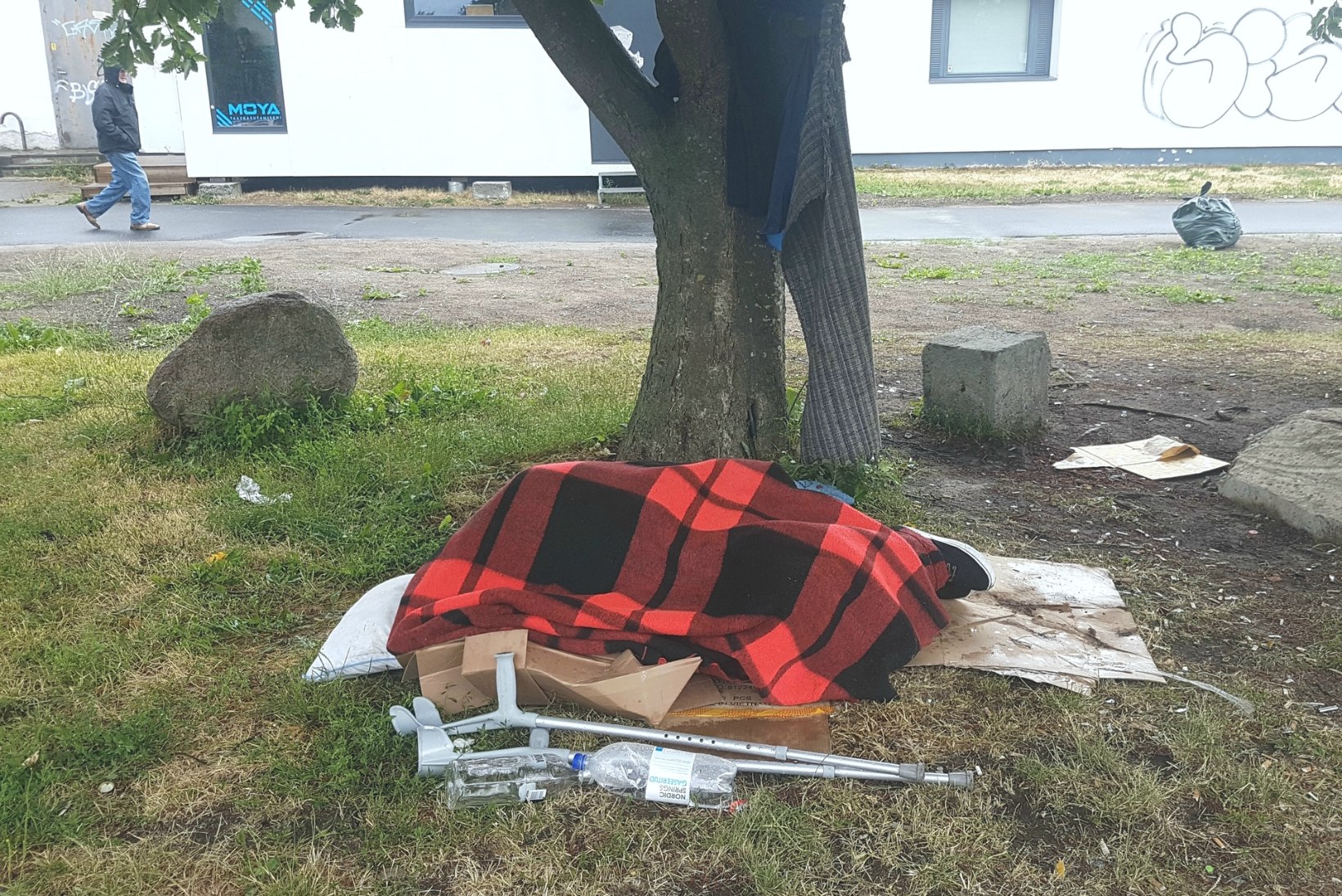 50 000 INIMEST VAESUSES. Koduta mees: „Kui sul pole tööd, pole sul raha, ja kui sul raha pole, ei saa omale elamispinda. Kui pole elamispinda, ei võeta tööle.“