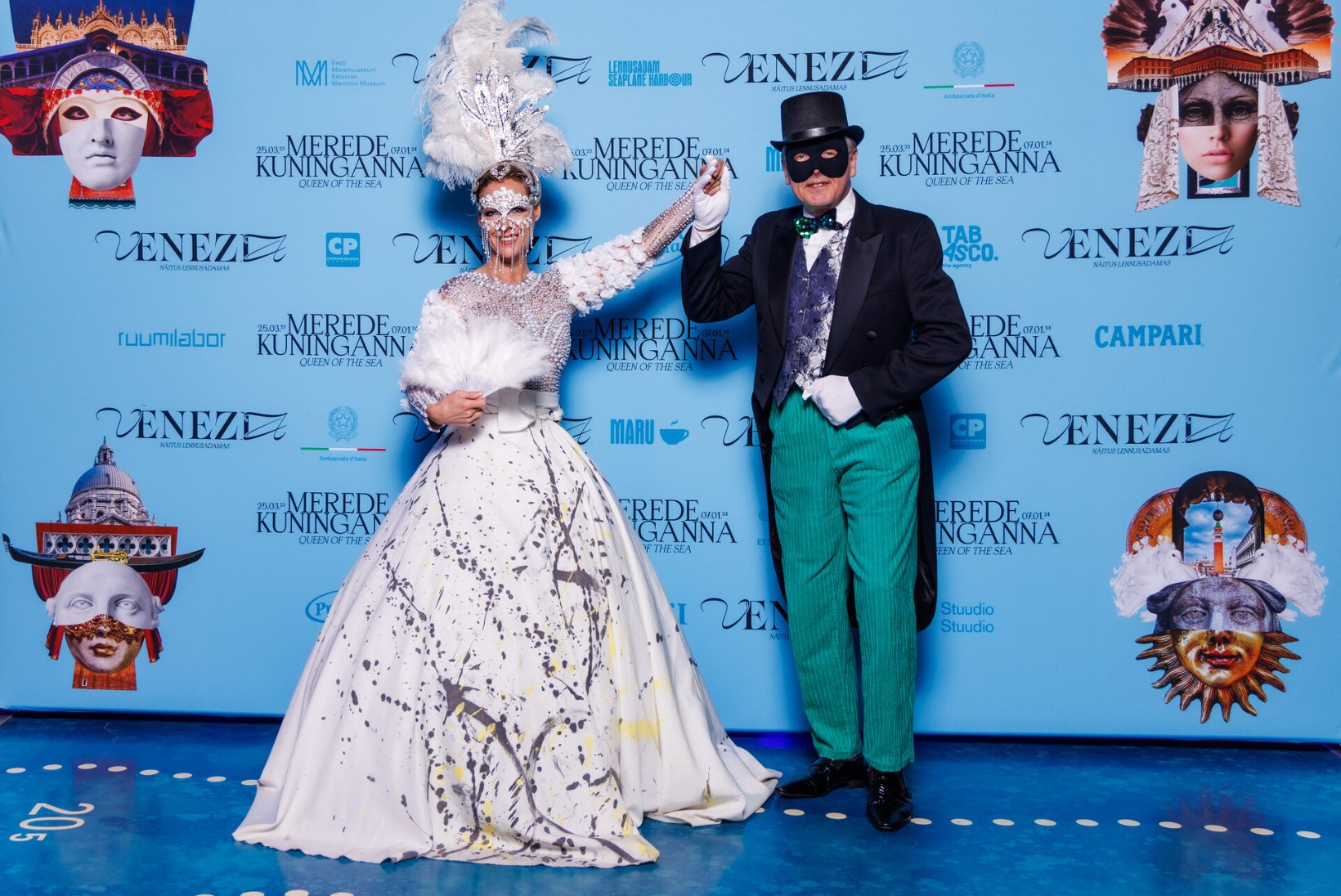 HIIGELGALERII | Lennusadam avas uue näituse sensuaalse ja salapärase maskiballiga. Itaallased vaimustusid suursugusest õhtust: „Veneetsia karneval jätkus Tallinnas!“