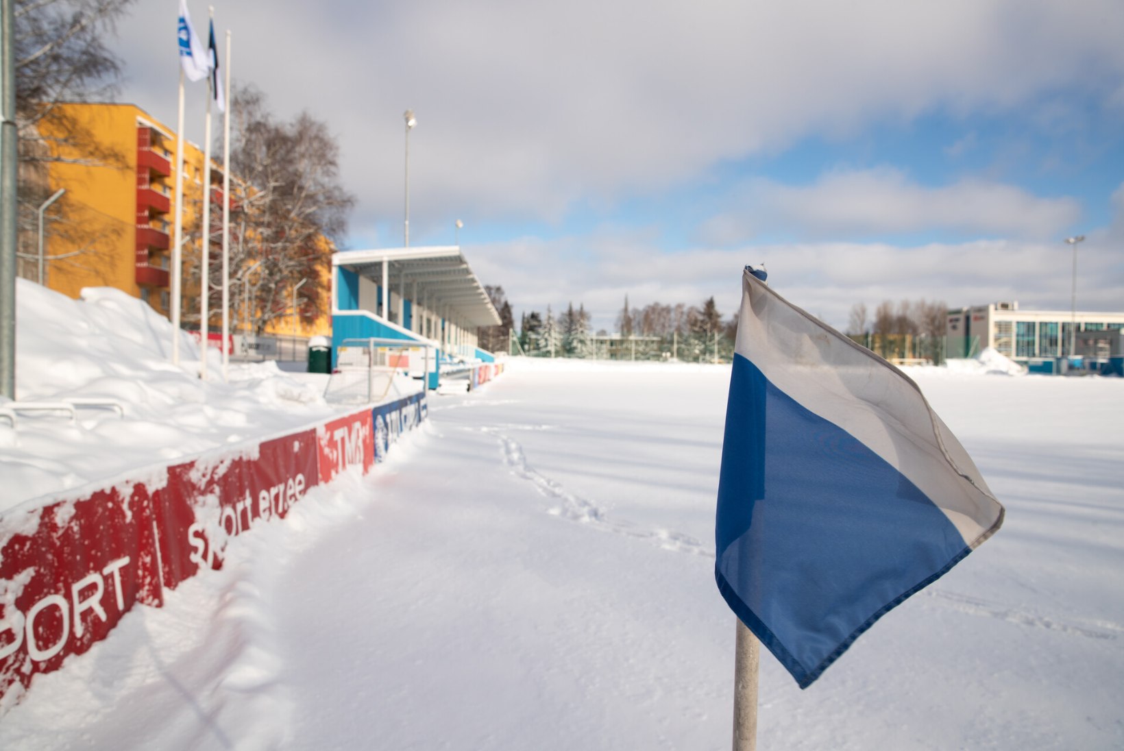 Ilmateadlase soe soovitus jalgpallirahvale: pole mõtet peaga vastu seina joosta, märts ongi Eestis talvekuu