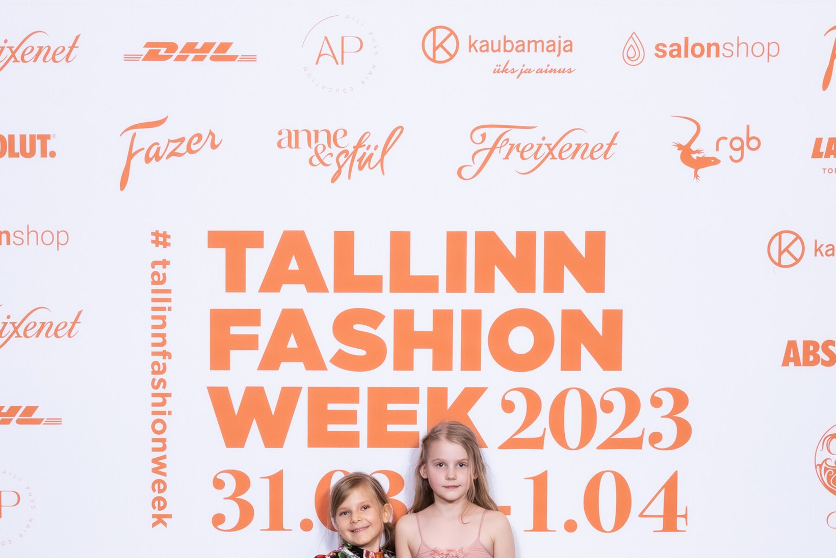 SUUR PILDIGALERII | Kevadine Tallinn Fashion Week üllatas täiega – tõeline energiavalang, viimseni läbi mõeldud glamuur ja hubane naturaalsus