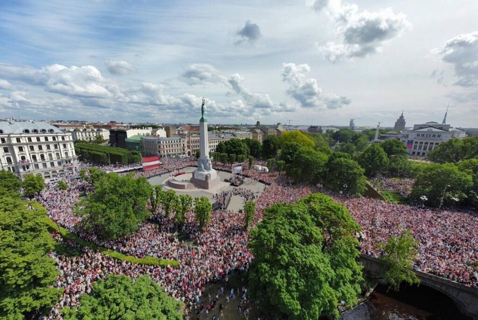 Erakorraline riigipüha ja umbes võrguliinid: Läti hokikoondislastest said nädalaga rahvuskangelased