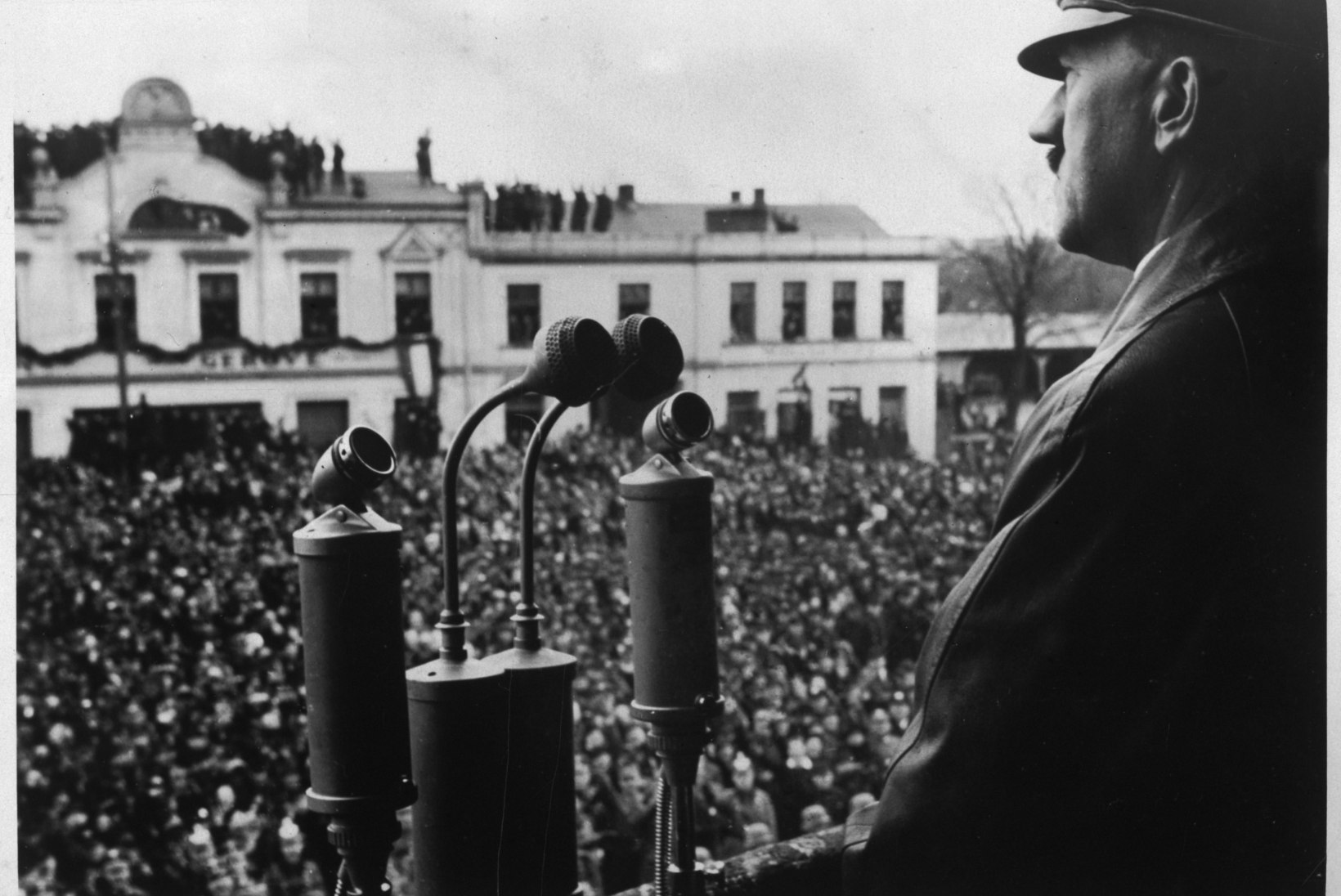 Kevad 1939: tintmustad sõjaäikese pilved tõusid Eesti lävepakule