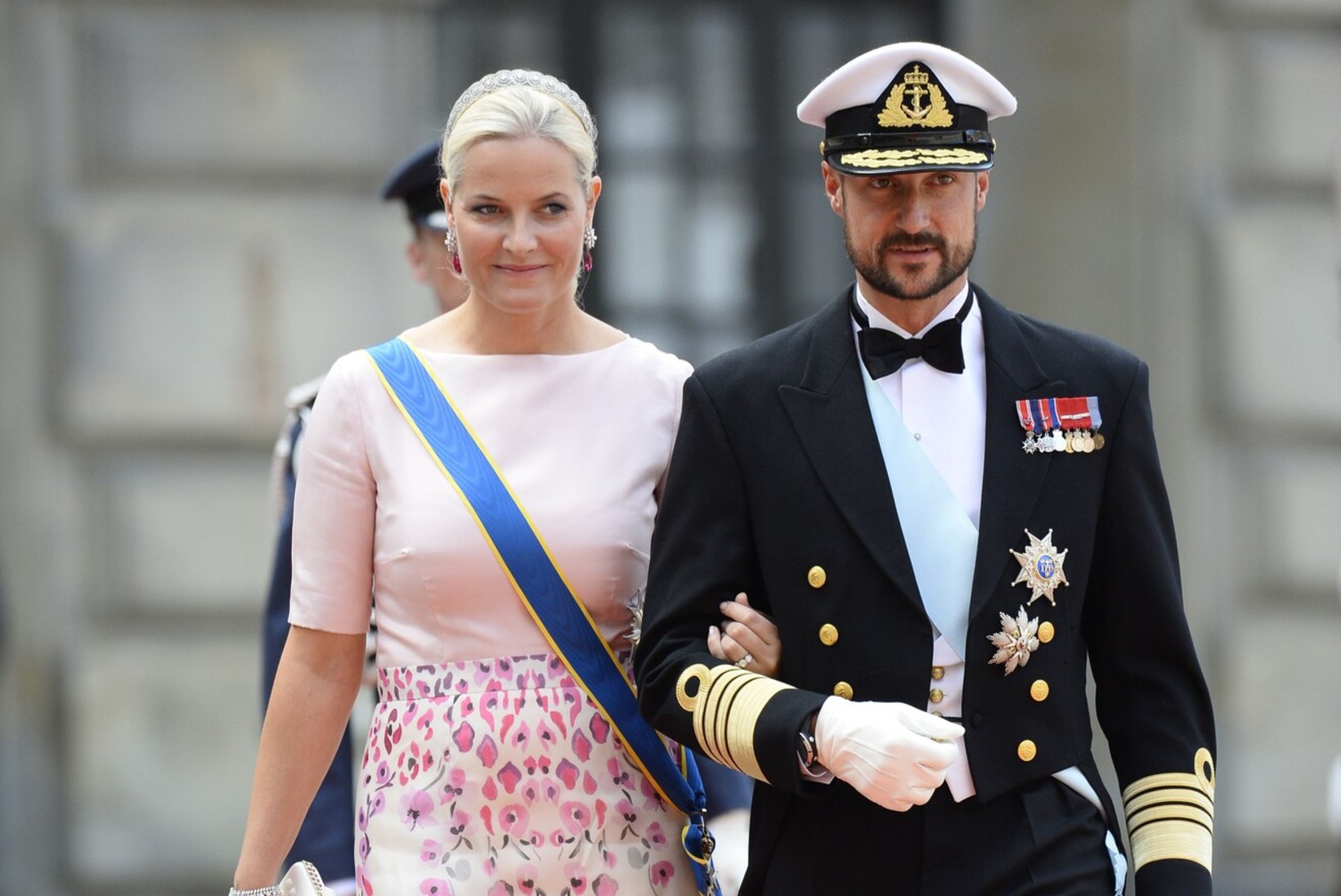 Raskelt haige Mette-Marit ei saa Rootsi kuninga troonijuubelile sõita