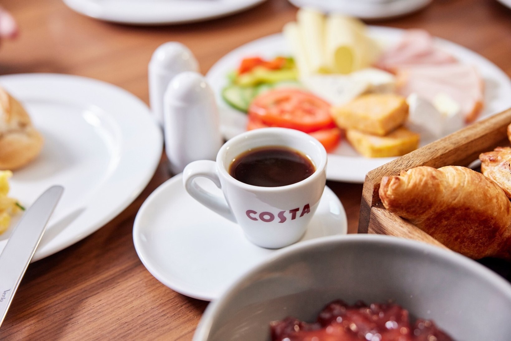 Kohvisõprade rõõm: legendaarne Costa Coffee jõudis Eesti turule!