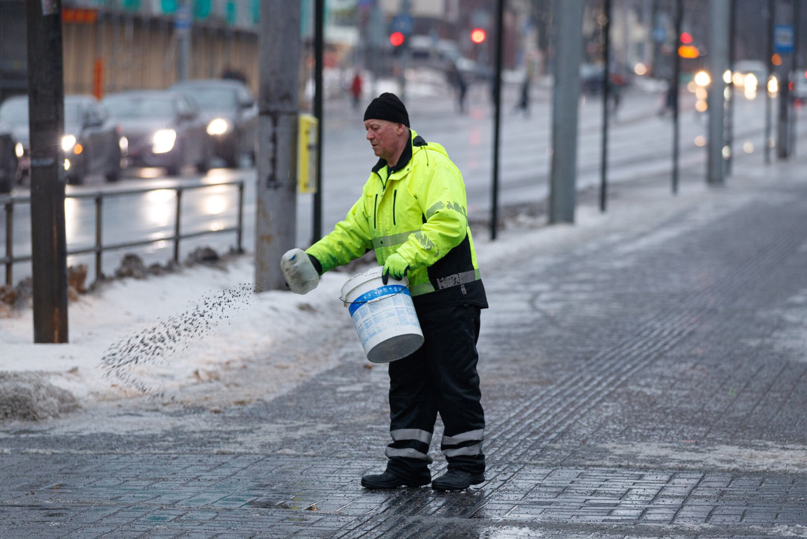 Tallinn hoiatab: esmaspäeval ja teisipäeval tuleb valmis olla jäävihmaks