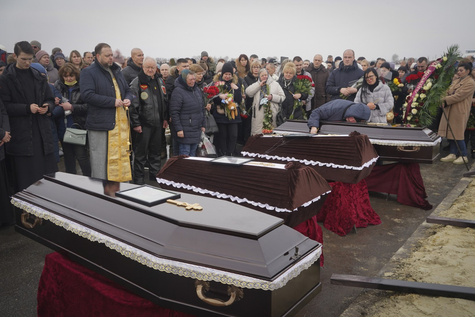 BLOGI | Harkivis maeti Vene vägede tapetud viieliikmeline perekond