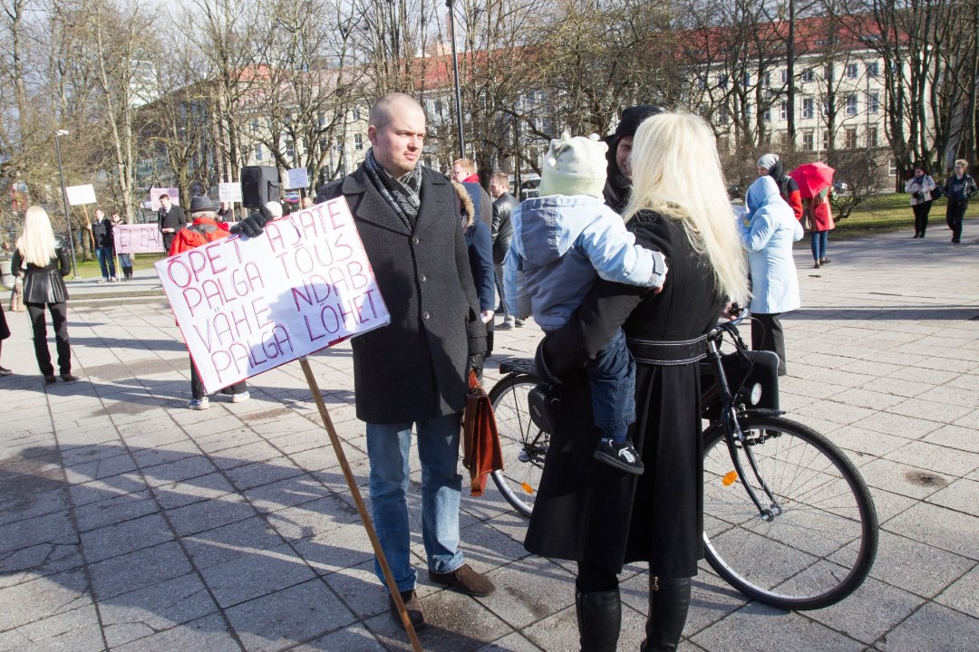 FOTOD: Tammsaare pargis toimus palgalõhe vastane pikett