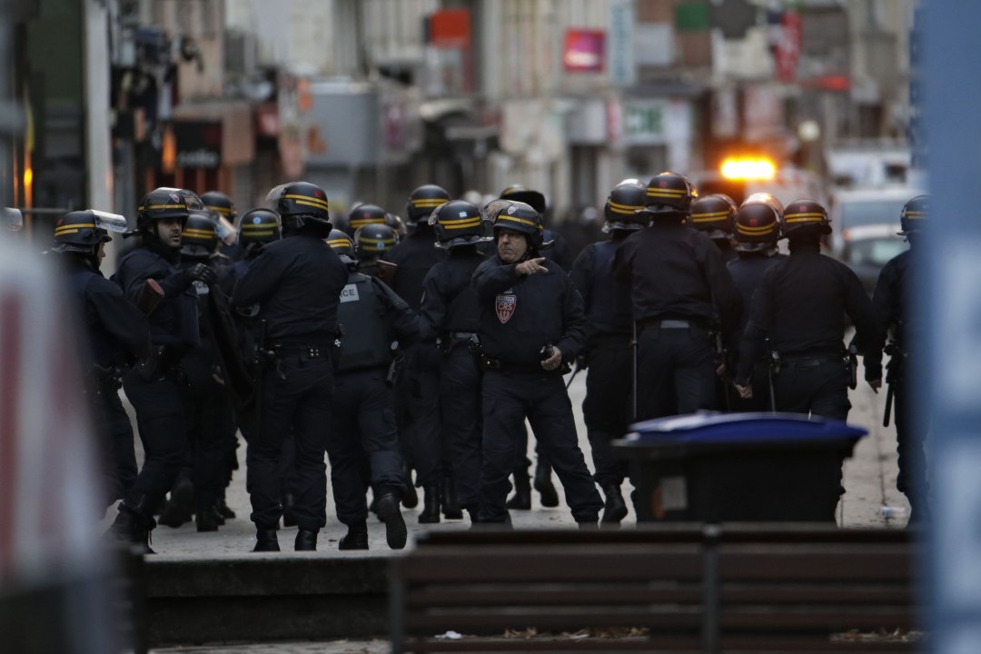FOTOD | Pariisi eeslinnas jätkub suur politseioperatsioon reedese terrorirünnaku korraldajate tabamiseks