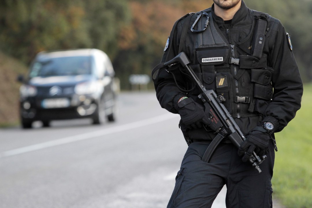 Prantsusmaal võeti kinni veel üks Pariisi terroriteos kahtlustatav