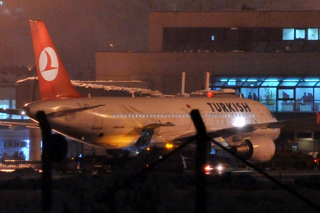 Türgi lennufirma juht: vallalised lendurid peaksid abielluma, et Germanwingsi katastroofi kordumist ära hoida