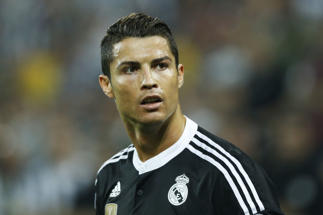 SUURE SÜDAMEGA MEES: Cristiano Ronaldo annetas Nepali maavärina ...