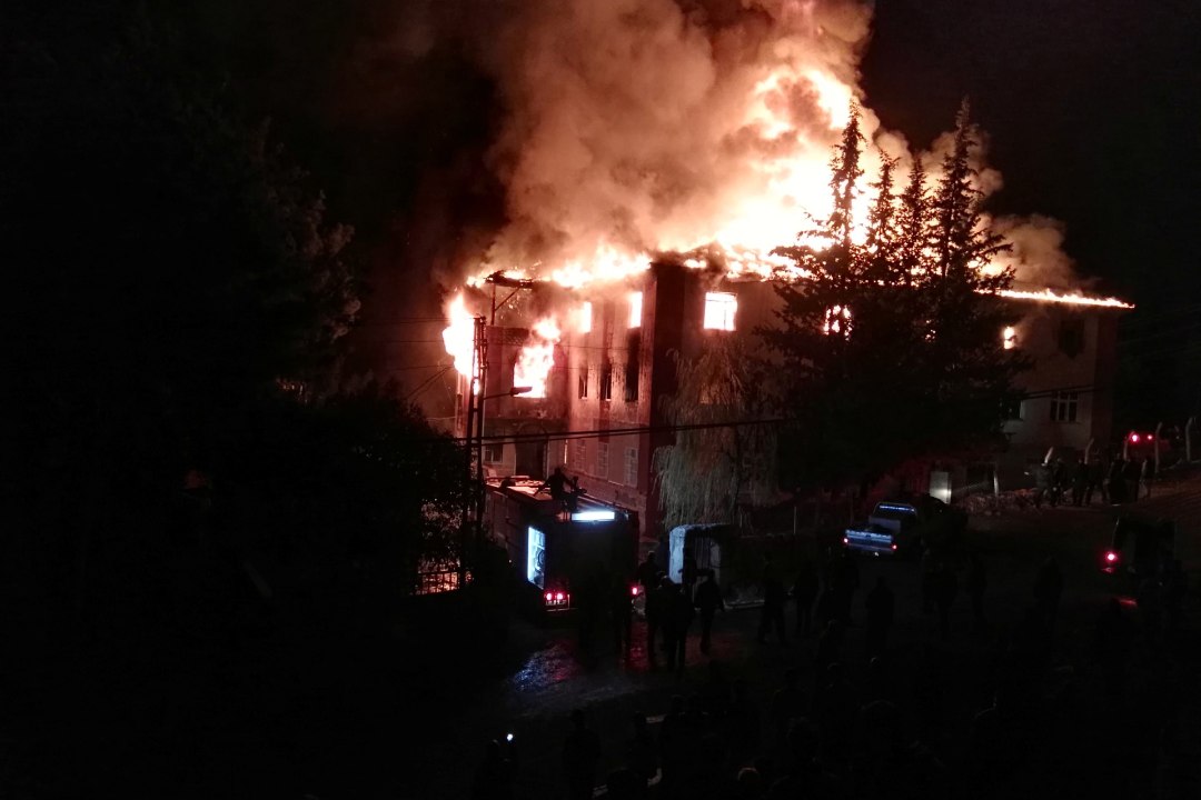 TRAGÖÖDIA TÜRGIS: õpilaskodus puhkes tulekahju, hukkus 11 tüdrukut