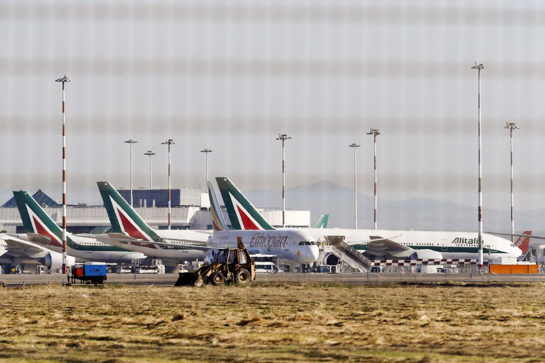 Itaalia piloot ähvardas 200 reisijat alla kukutada, kui naine ta maha jätab